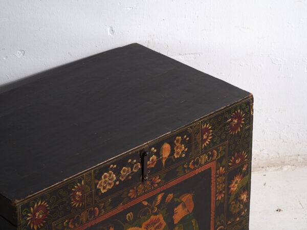 Baúl antiguo pintado en madera de pino – China, circa 1900