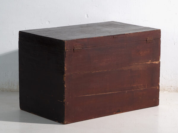 Baúl antiguo pintado en madera de pino – China, circa 1900