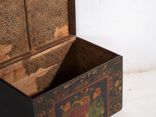 Baúl antiguo pintado en madera de pino – China, circa 1900
