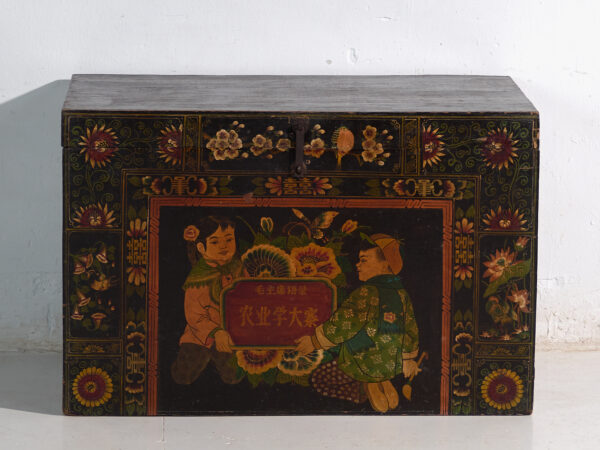 Baúl antiguo pintado en madera de pino – China, circa 1900