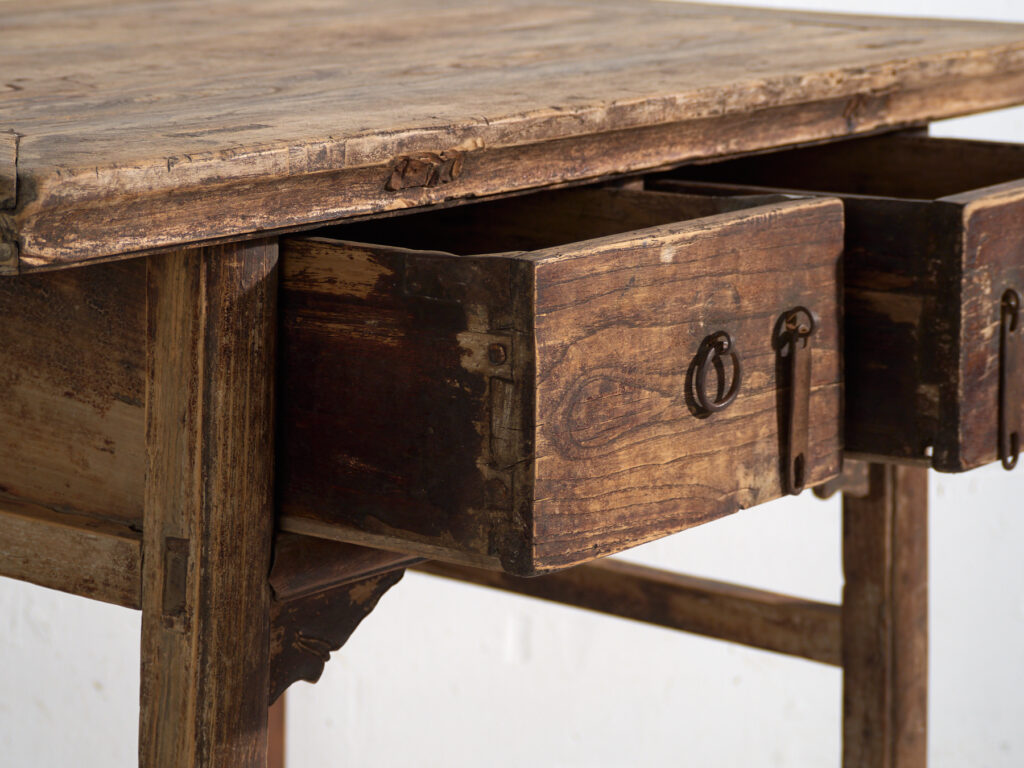 Mesa de trabajo antigua con cajones – China, circa 1900