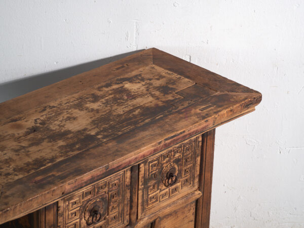 Mesa consola antigua con cajones tallados – China, circa 1900
