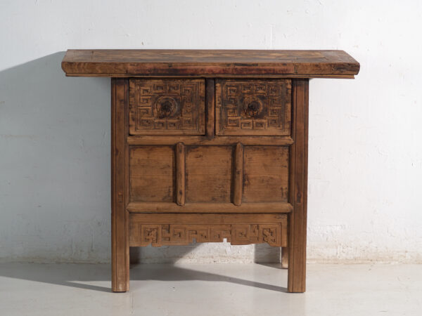 Mesa consola antigua con cajones tallados – China, circa 1900