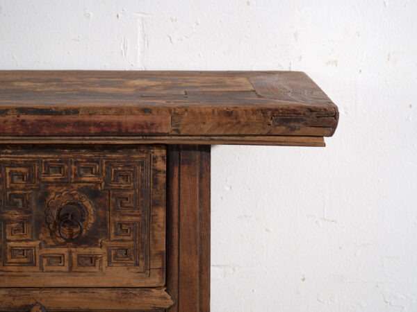 Mesa consola antigua con cajones tallados – China, circa 1900