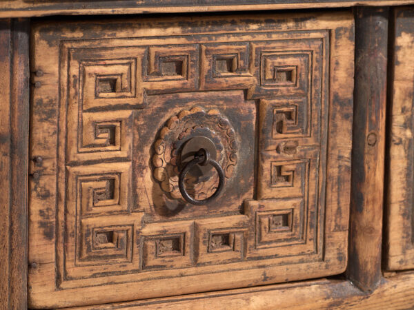 Mesa consola antigua con cajones tallados – China, circa 1900