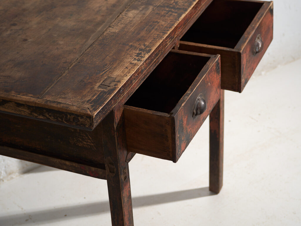 Mesa consola antigua con cajones en madera lacada – China, circa 1900
