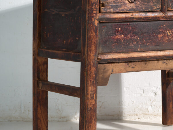 Consola antigua china con tres cajones y pátina oscura – China, circa 1900