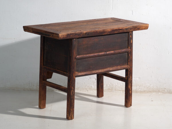 Consola antigua china con tres cajones y pátina oscura – China, circa 1900