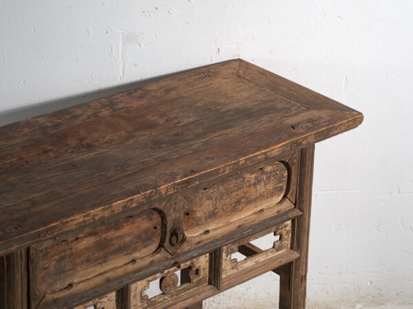 Mesa consola antigua con calado geométrico – China, circa 1900