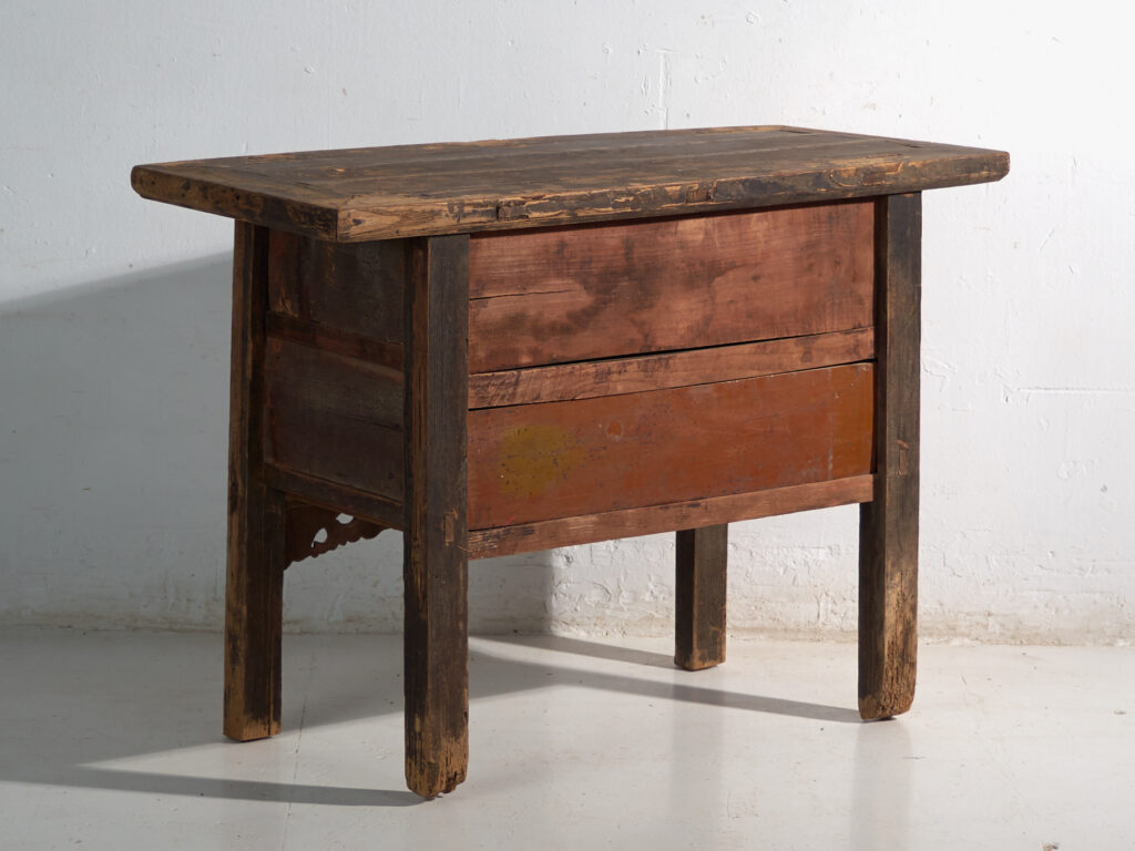 Mesa consola antigua con talla calada – China, circa 1900
