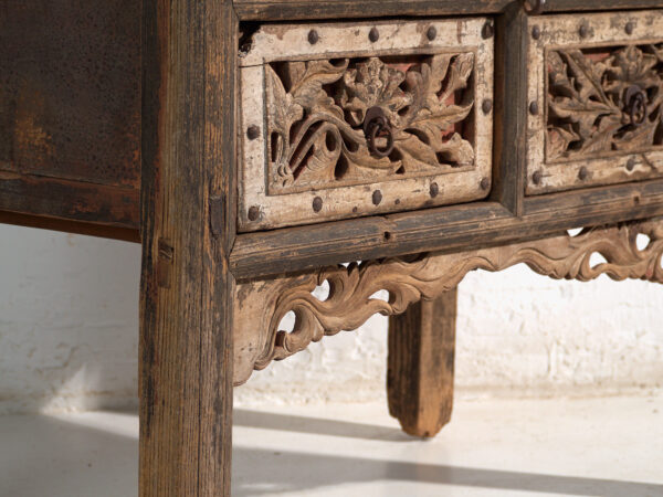 Mesa consola antigua con talla calada – China, circa 1900