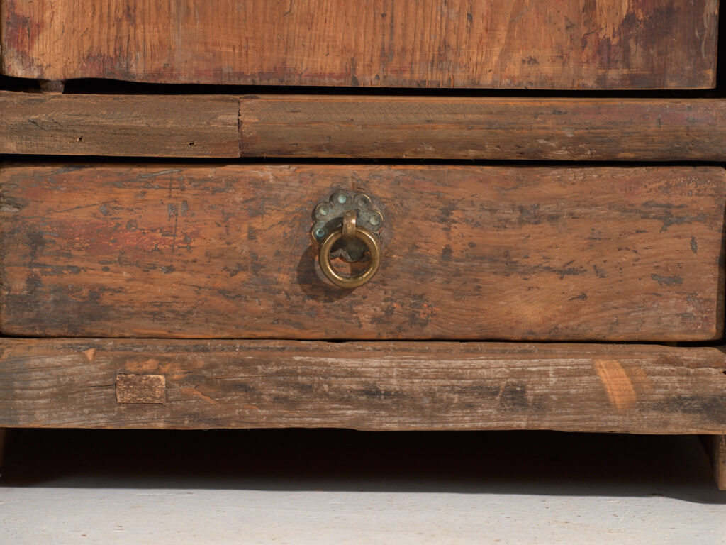 Mueble auxiliar antiguo en madera pintada – China, circa 1900
