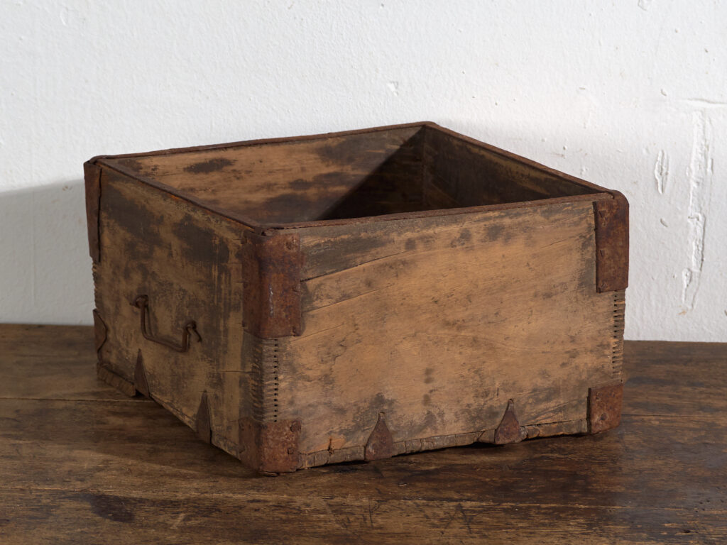Cesta china antigua de madera – China, circa 1900