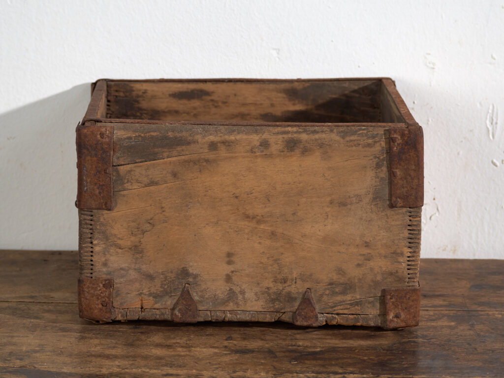 Cesta china antigua de madera – China, circa 1900