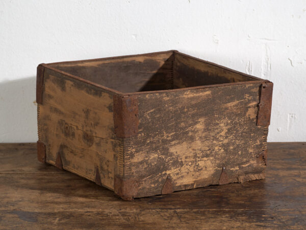 Cesta china antigua de madera – China, circa 1900