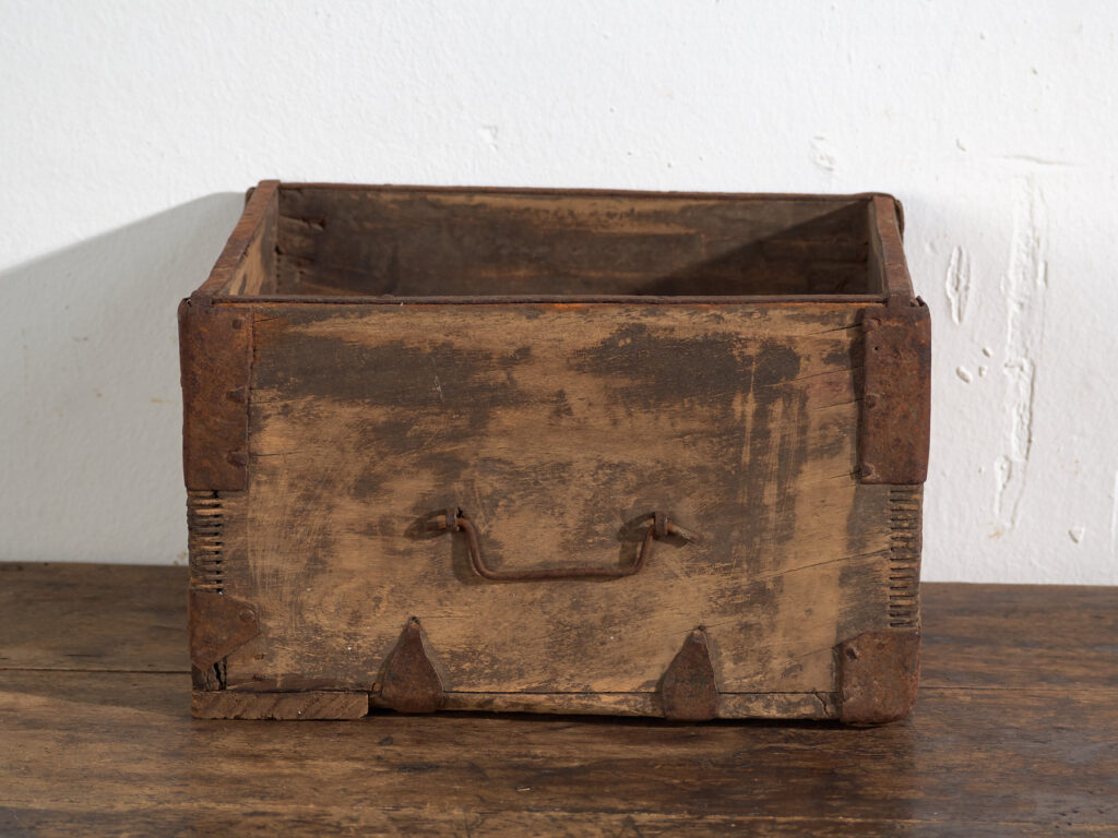 Cesta china antigua de madera – China, circa 1900