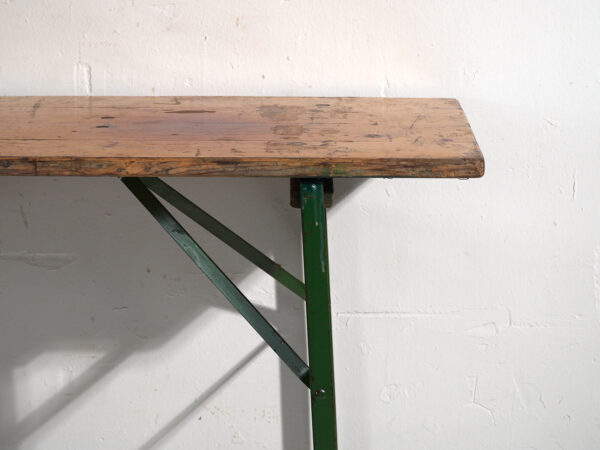 Mesa antigua de cervecería en madera de pino – Alemania, circa 1960