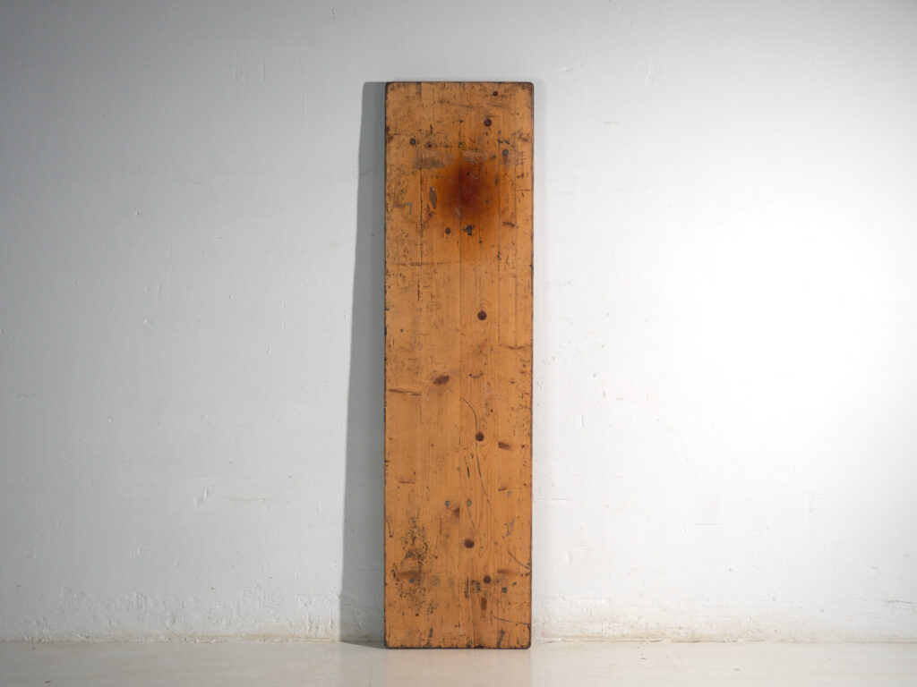 Mesa antigua de cervecería en madera de pino – Alemania, circa 1960