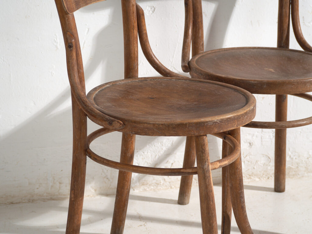 Par de sillas antiguas de madera curvada estilo Thonet – Europa central, circa 1920