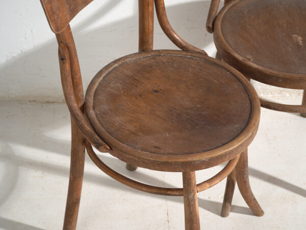 Par de sillas antiguas de madera curvada estilo Thonet – Europa central, circa 1920