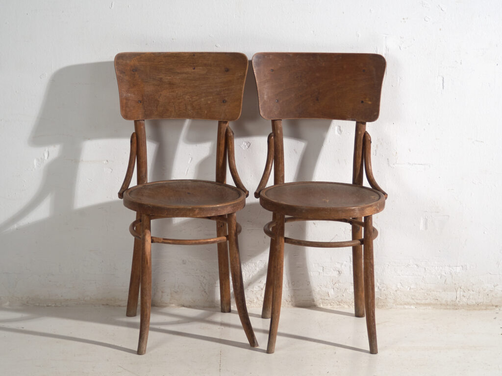 Par de sillas antiguas de madera curvada estilo Thonet – Europa central, circa 1920