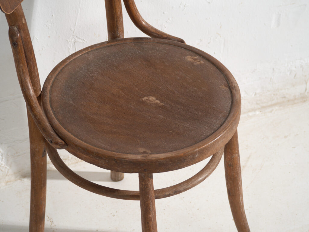 Par de sillas antiguas de madera curvada estilo Thonet – Europa central, circa 1920
