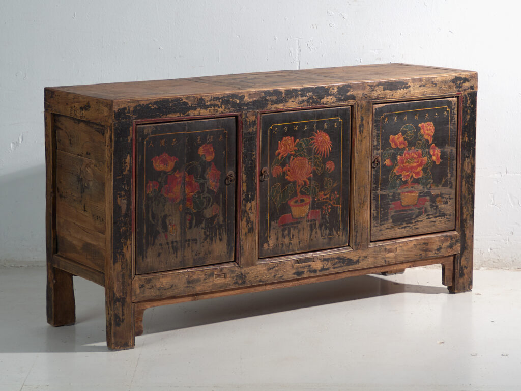 Aparador antiguo pintado en madera de olmo – China, circa 1900