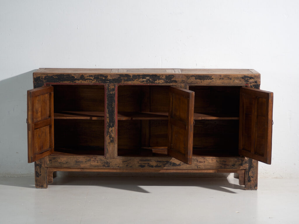 Aparador antiguo pintado en madera de olmo – China, circa 1900