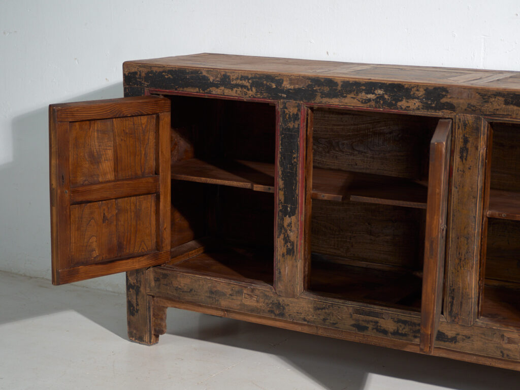 Aparador antiguo pintado en madera de olmo – China, circa 1900