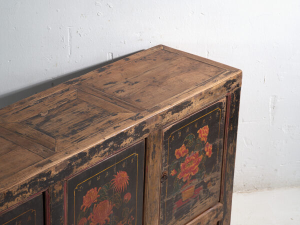 Aparador antiguo pintado en madera de olmo – China, circa 1900