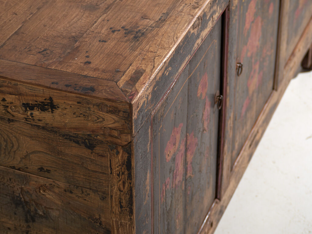 Aparador antiguo pintado en madera de olmo – China, circa 1900