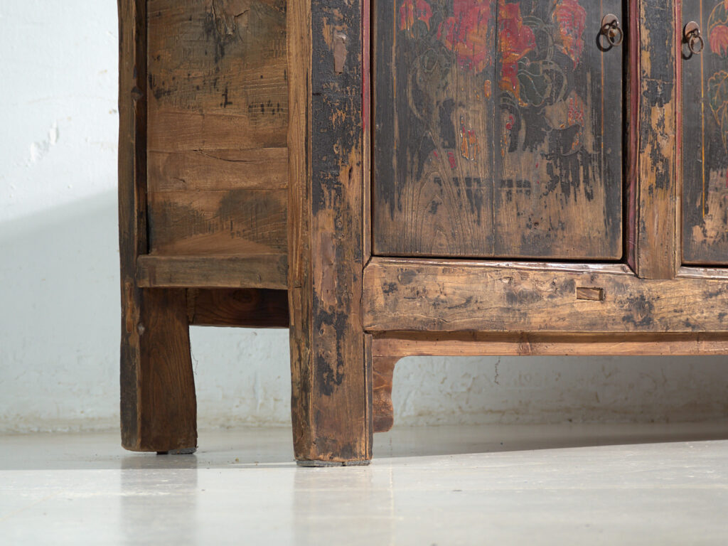 Aparador antiguo pintado en madera de olmo – China, circa 1900