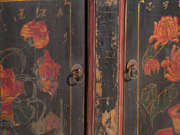 Aparador antiguo pintado en madera de olmo – China, circa 1900