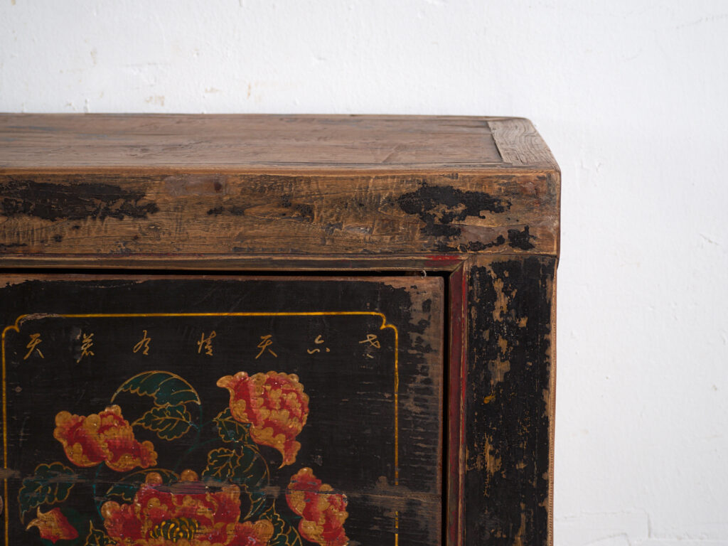 Aparador antiguo pintado en madera de olmo – China, circa 1900