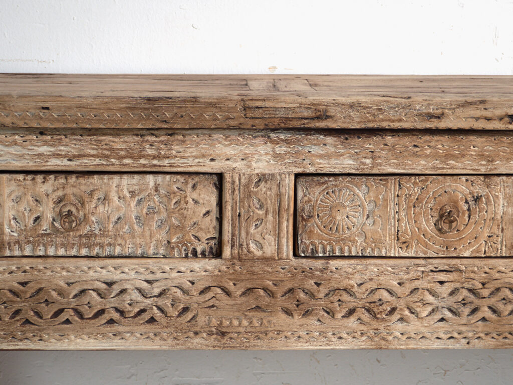 Mesa consola antigua tallada en madera de olmo – China, circa 1930