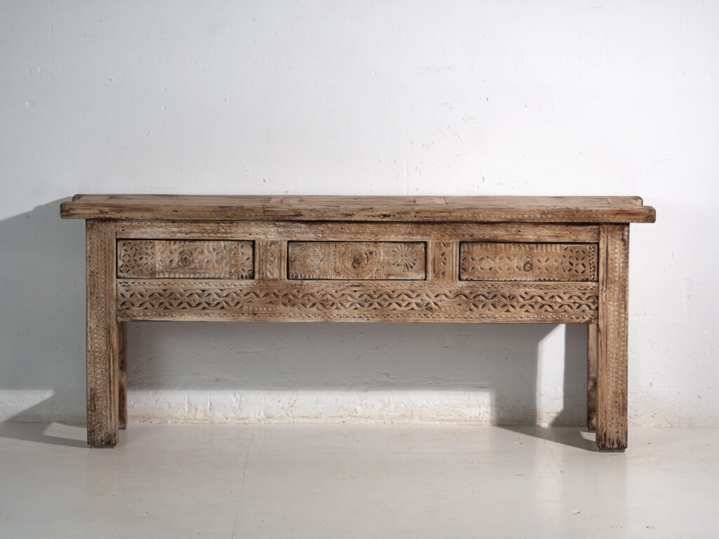 Mesa consola antigua tallada en madera de olmo – China, circa 1930