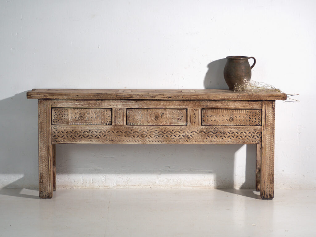 Mesa consola antigua tallada en madera de olmo – China, circa 1930