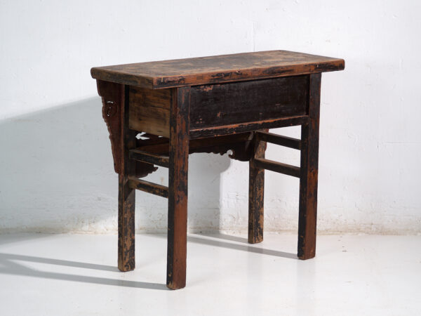 Mesa consola en pino con pátina multicapa – China, circa 1930