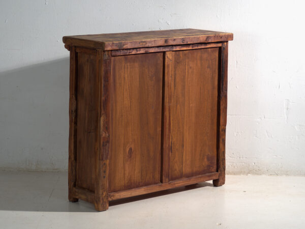 Armario antiguo lacado en madera de pino – China, circa 1930