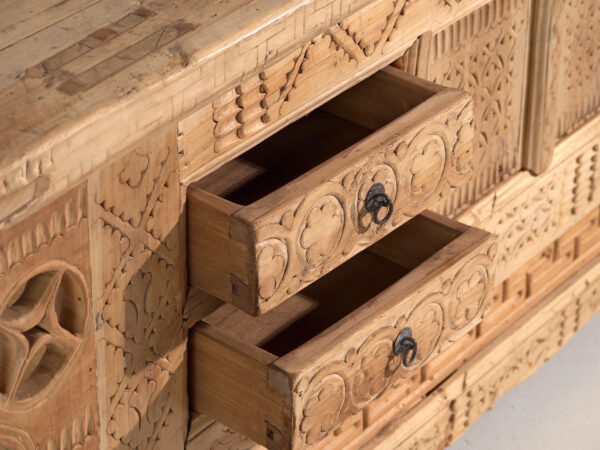 Aparador antiguo tallado en abeto – China, circa 1930