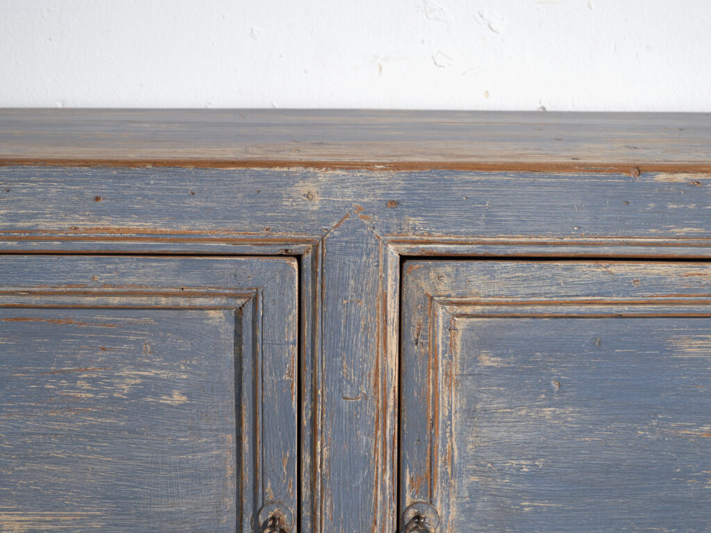 Aparador antiguo en madera de pino – China, circa 1950