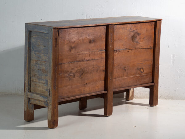 Aparador antiguo en madera de pino – China, circa 1950
