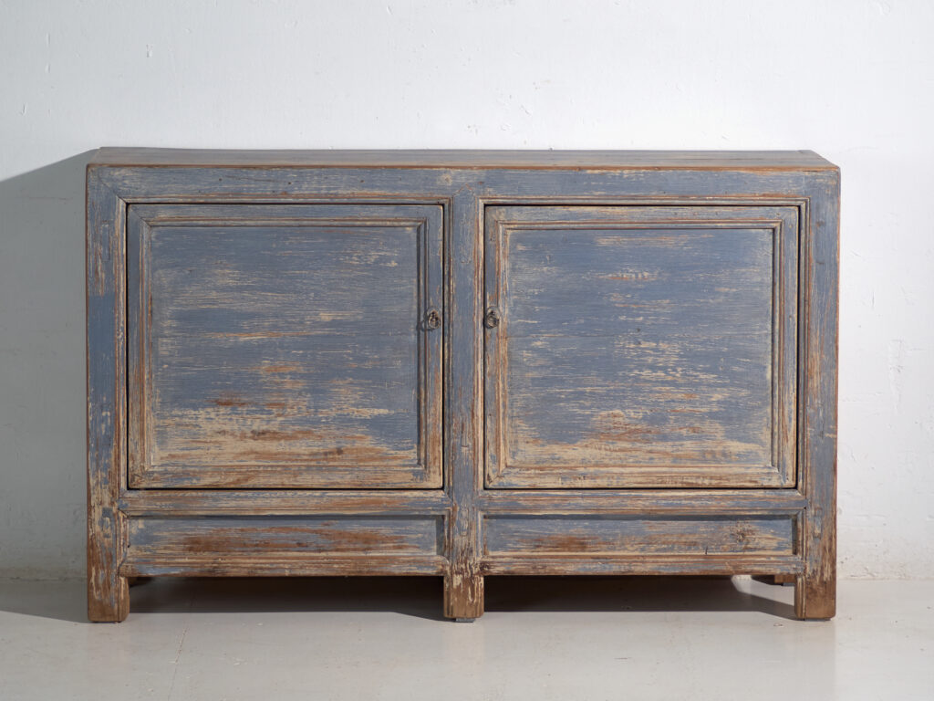 Aparador antiguo en madera de pino – China, circa 1950