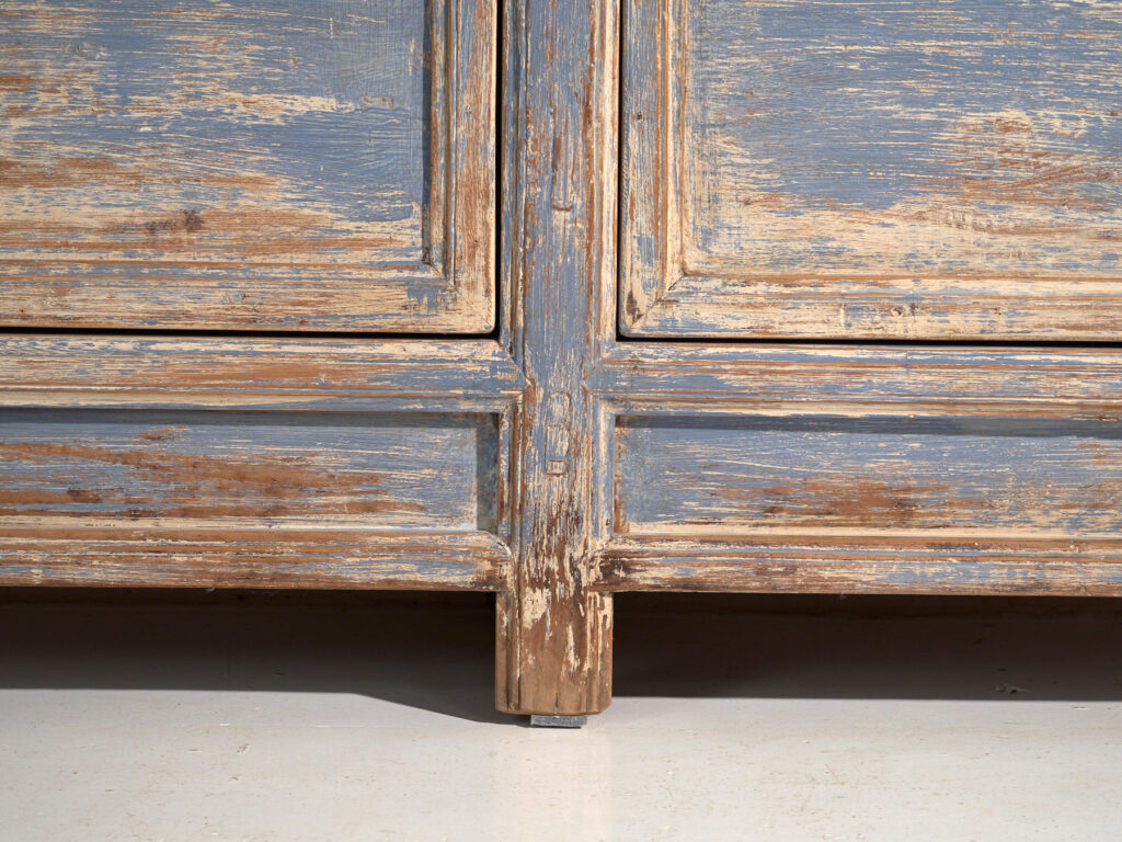Aparador antiguo en madera de pino – China, circa 1950