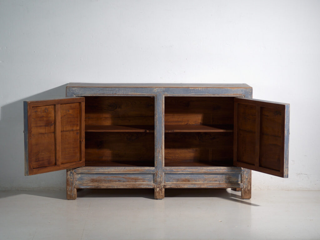 Aparador antiguo en madera de pino – China, circa 1950