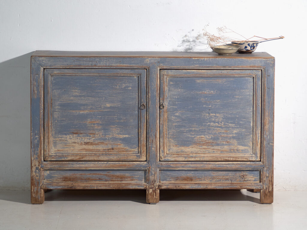 Aparador antiguo en madera de pino – China, circa 1950