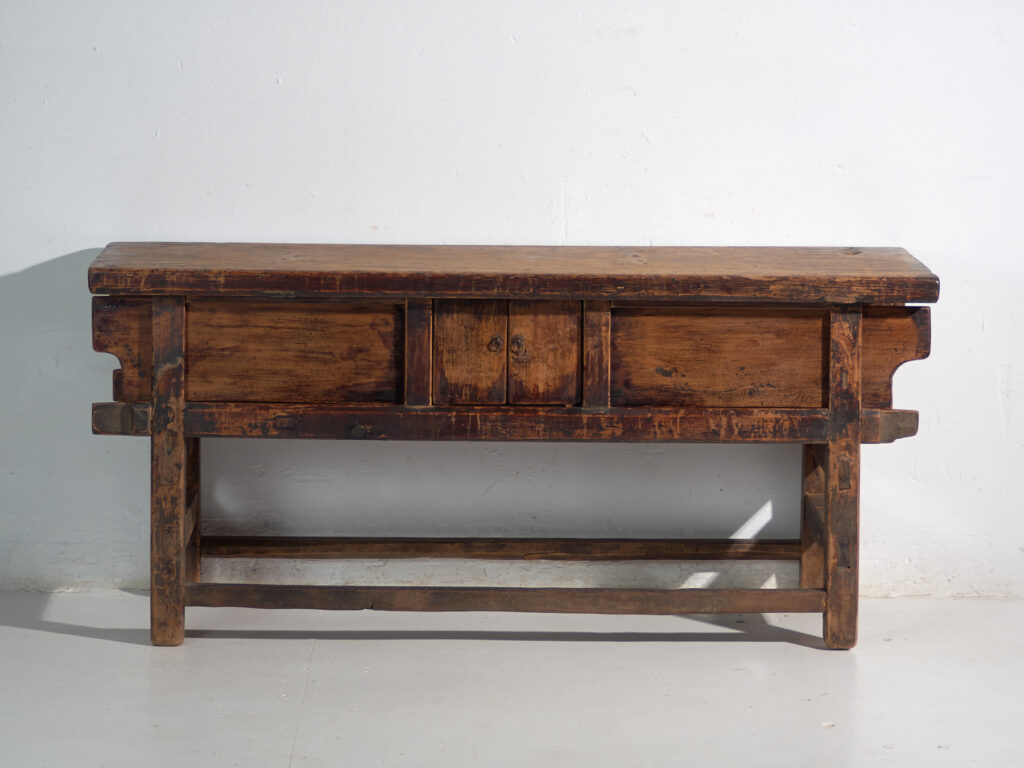 Mesa consola antigua en madera de olmo – China, circa 1900