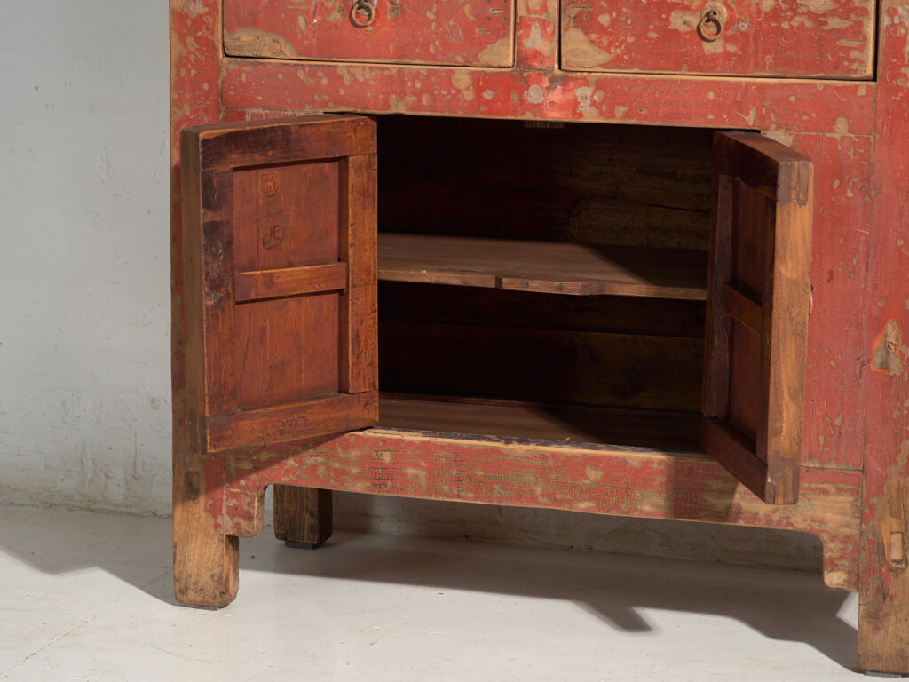 Cómoda antigua en madera de olmo – China, circa 1930