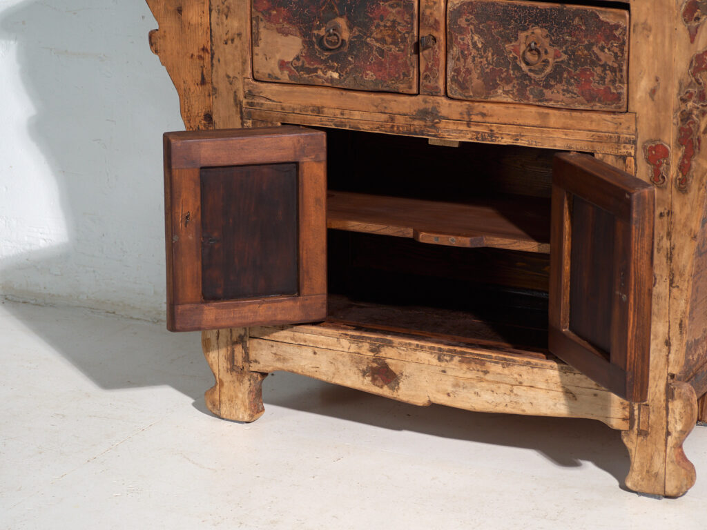 Aparador antiguo en madera de pino – China, circa 1930