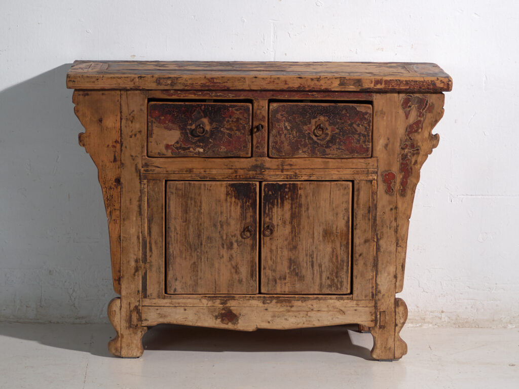 Aparador antiguo en madera de pino – China, circa 1930